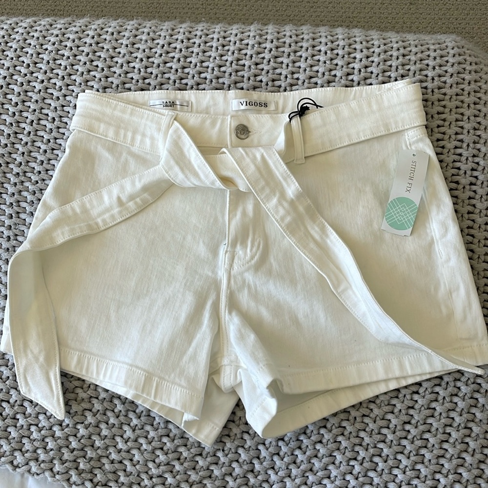 Vigoss Sara high rise shorts size 10stretch white denim never worn tags on